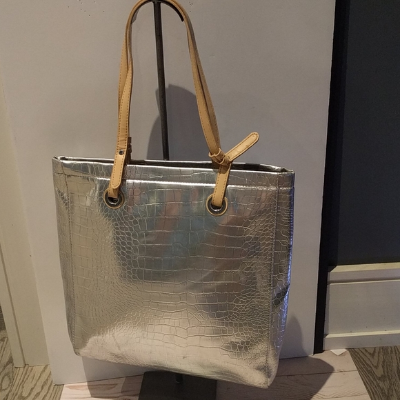 🌸Nice Silver tote by Jessica 🌺🍀🌸 - Picture 2 of 7